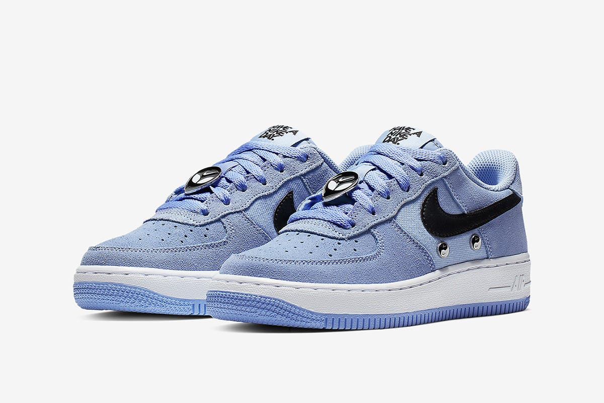 have a nike day air max 1 blue
